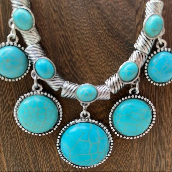 NWT Turquoise Beaded Necklace with Silver Accents Boho Western or Vintage.
